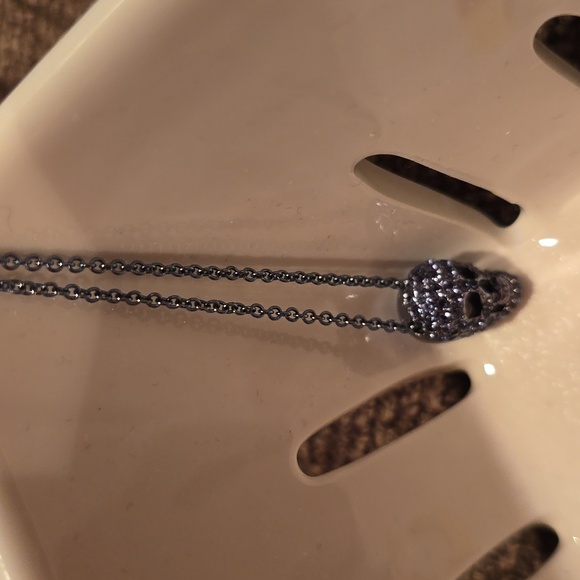 SIMPLY VERA VERAWANG BLUE SKELETON HEAD HALLOWEEN NECKLACE - Picture 10 of 10